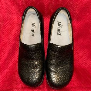 Algeria KEL-548 Woman Size 7.5. Leather Clog Shoes.